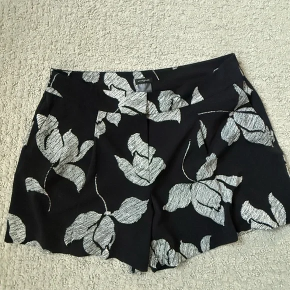 Ann Taylor Black Silver Floral Short Dressy casual High Waisted Chic Lightweight - Picture 2 of 2